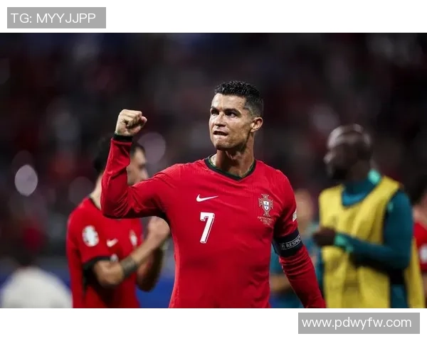 全球顶级足球球星盘点：以踢足球的传奇人物为核心的影响力解析